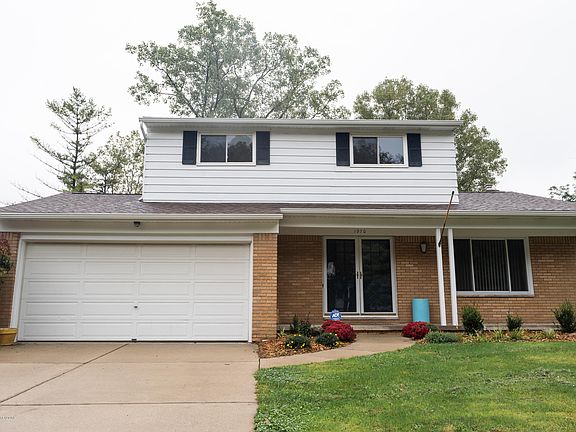 3rd image of 1970 Riveria Dr