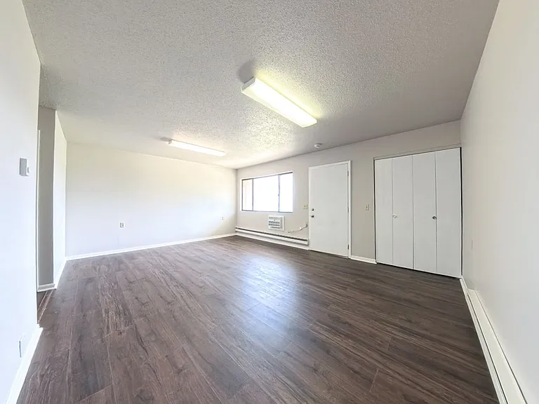 1131 Marsh Ave — Photo 5