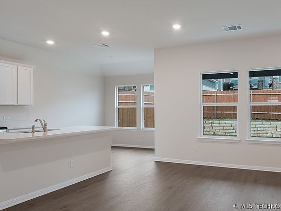 4th image of 3510 N 35th Ct