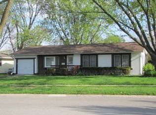 637 Chelmsford Ln, Elk Grove Village, IL 60007