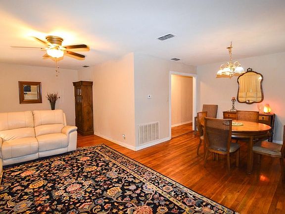 5th image of 105 Greenview Dr