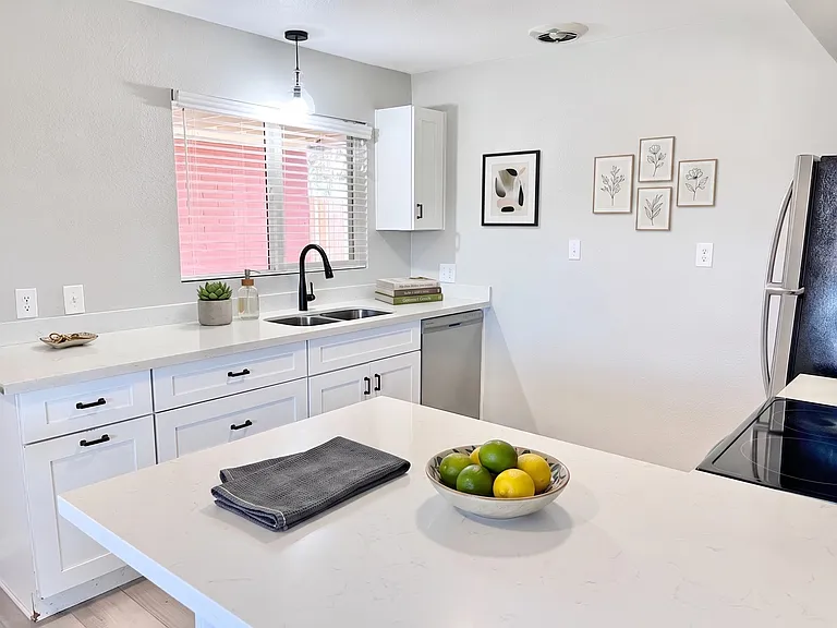 3008 N 39th St #5 — Photo 11