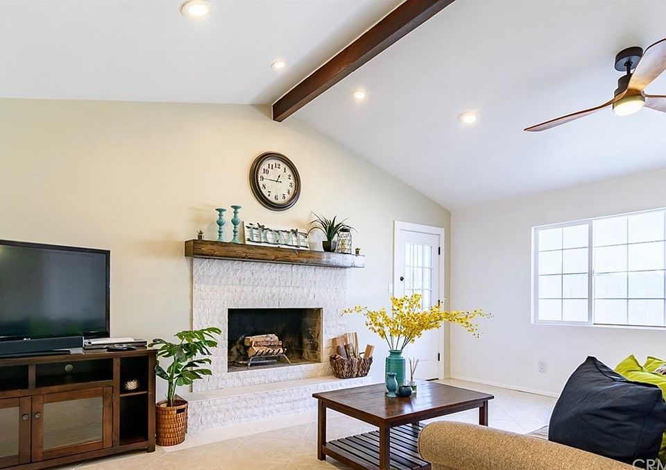 1st image of 20925 Menlo Ave
