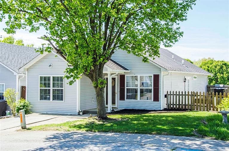 1st image of 209 Arbor Ct