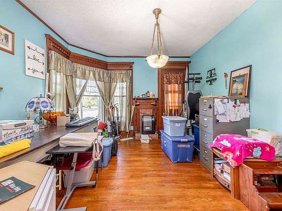 5th image of 141 W Washington St
