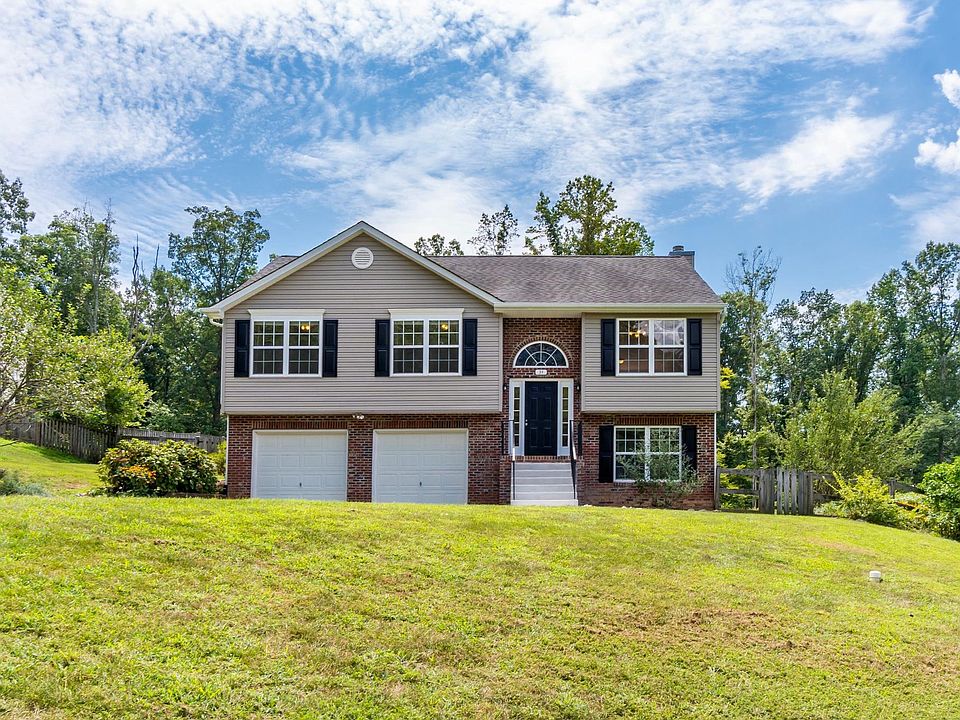 1st image of 34 Hidden Lake Dr