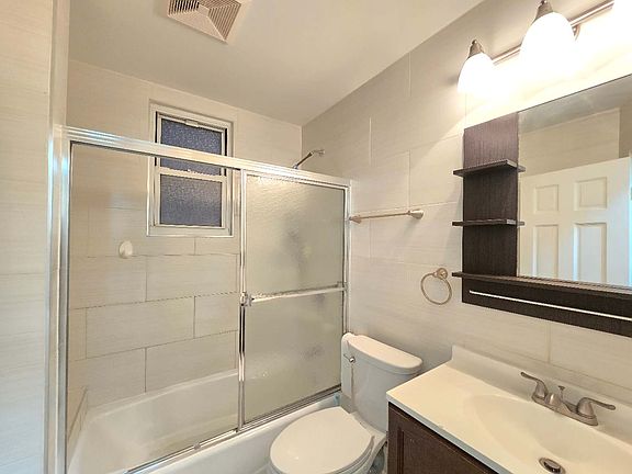 4th image of 24 Bay 23rd St #1R