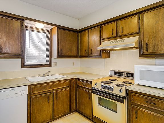 5th image of 1302 N Richmond Cir #1