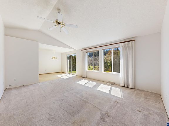 3rd image of 475 SE Hankel St