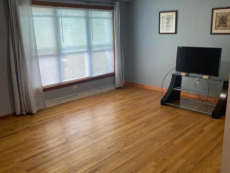 138 Warren Ave — Photo 3