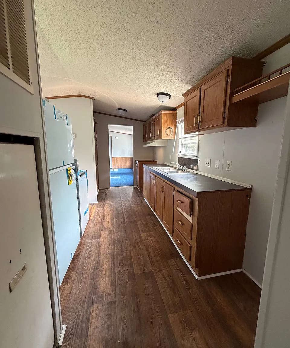 927 Julia Street - 1 — Photo 3