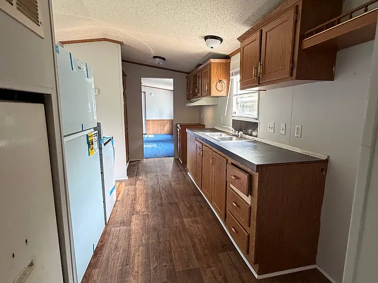 927 Julia St — Photo 3