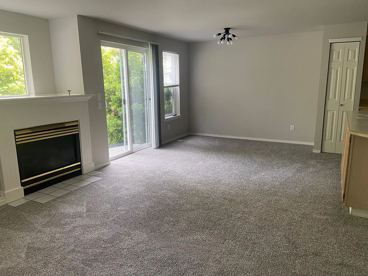 3 bed, 2.5 bath, 1400 sqft, $2,595 — Photo 3