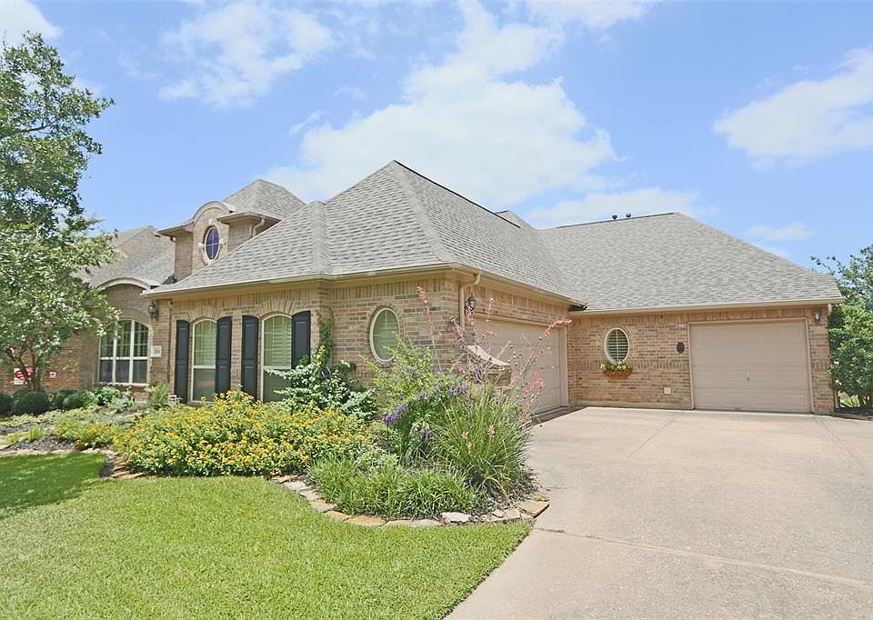 Welcome to 12614 Wandering Streams, with a 3 car attached garage.