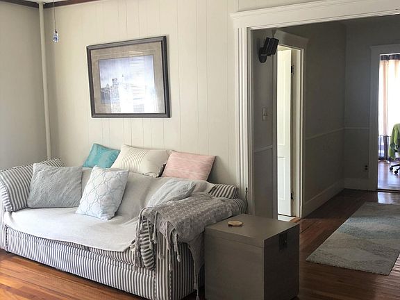 2nd image of 7 Winthrop Pl #1