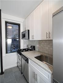 4th image of 230 E 71st St APT 1C