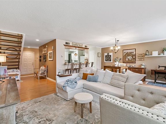 5th image of 12239 Trail Hollow Dr