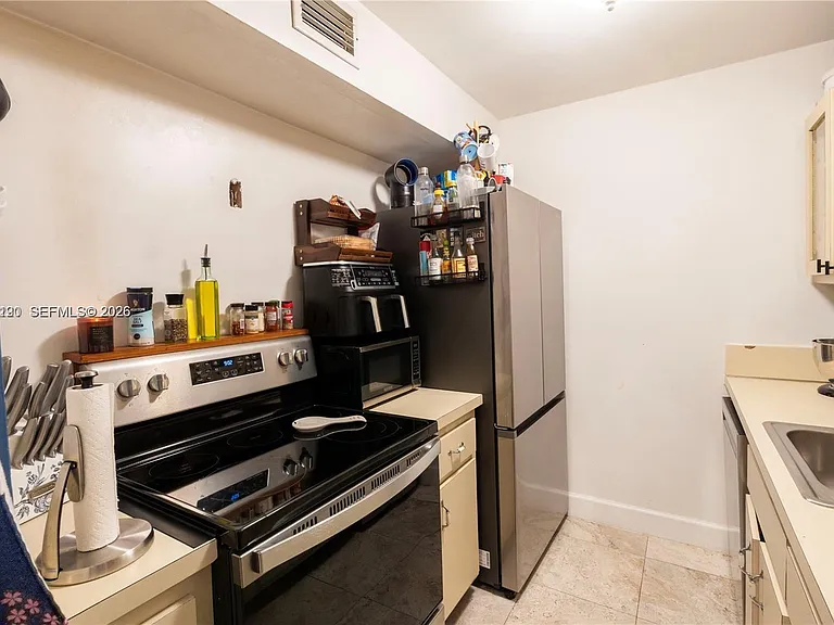 9490 SW 77th Ave #N1 — Photo 8