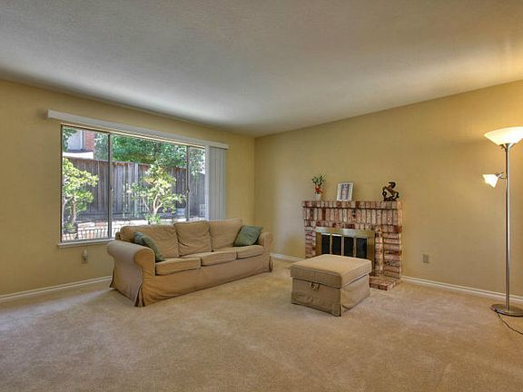 4th image of 738 Creekland Cir