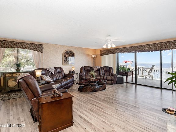4th image of 67 E Broad St #1