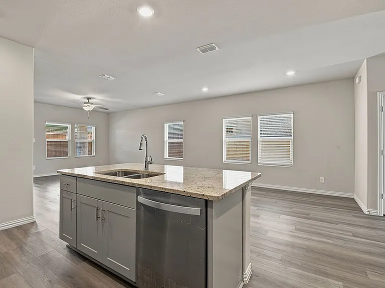 810 Honeydew Ln — Photo 6