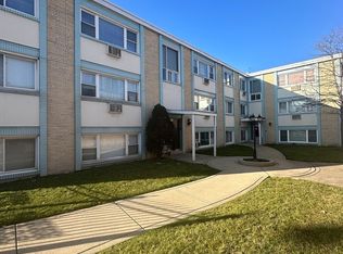 6850 Cermak Rd APT 2A, Berwyn, IL 60402