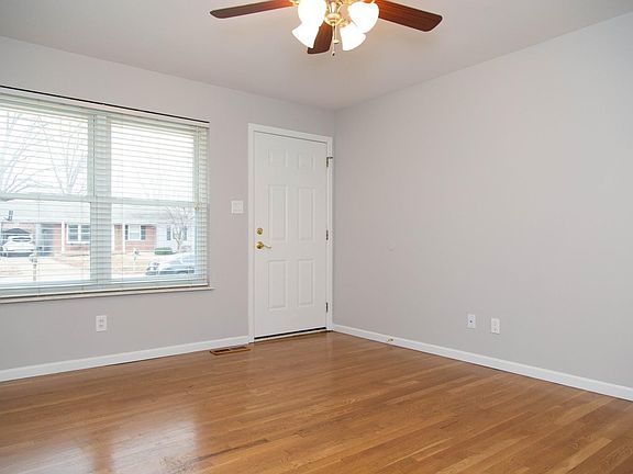 4th image of 132 Foxtree Dr