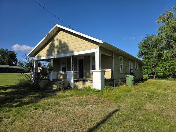 2nd image of 905 McClintock Ave