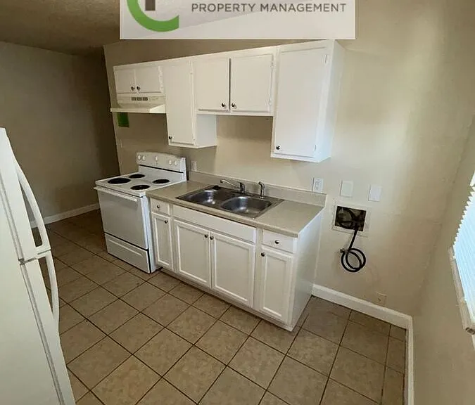 917 Broad Ave #B — Photo 6