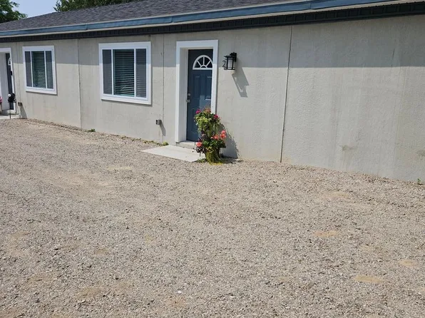 808 Sherman St, Charlevoix, MI 49720