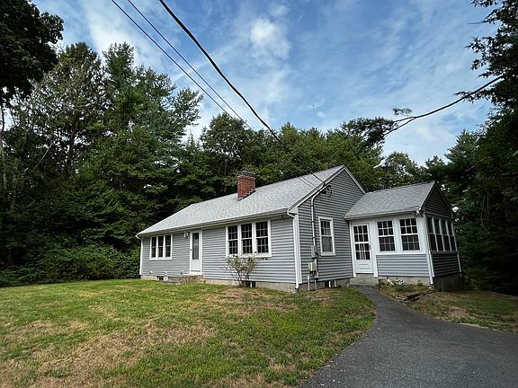 Large 3 seasons porch with full windows