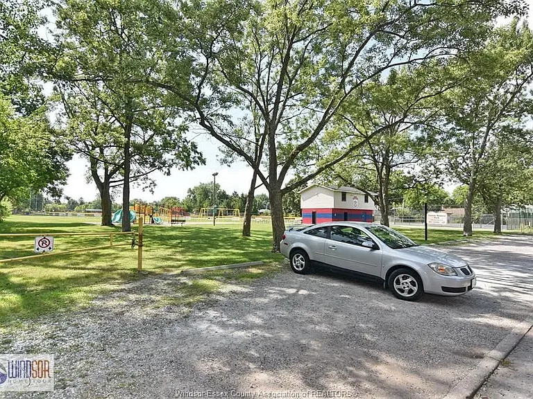 4305 Casgrain Dr #UPPER — Photo 8