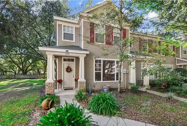 2139 Golden Oak Ln — Photo 1