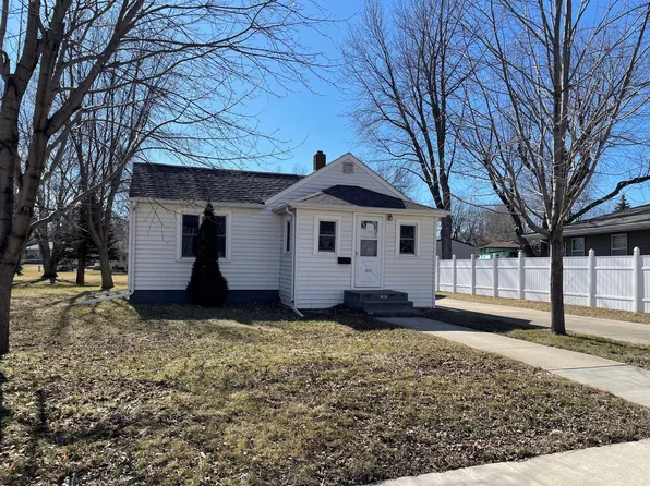 614 W James Ave, Marshall, MN 56258