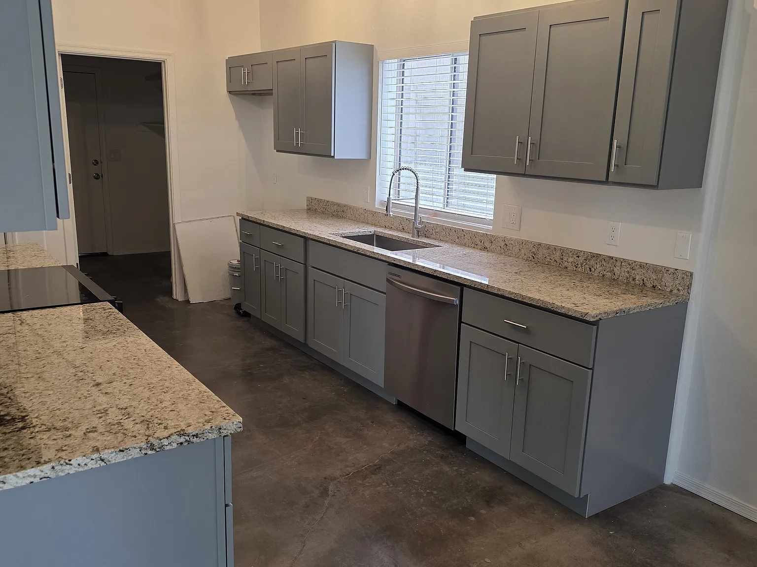 3 bed, 1369 sqft, $2,100 — Photo 4