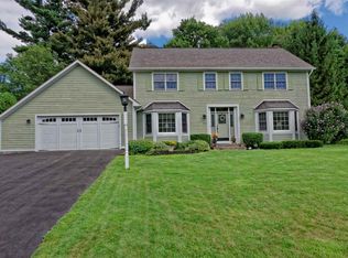 221 Shaker Ridge Dr, Schenectady, NY 12309