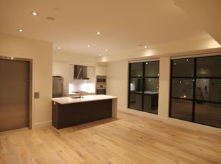 242 2nd St #3E, Philadelphia, PA 19106