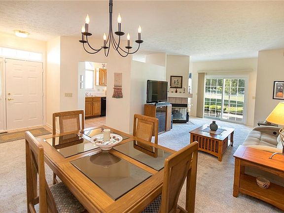4th image of 325 Vista Cir