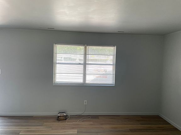 5th image of 806 Washington Ave APT D
