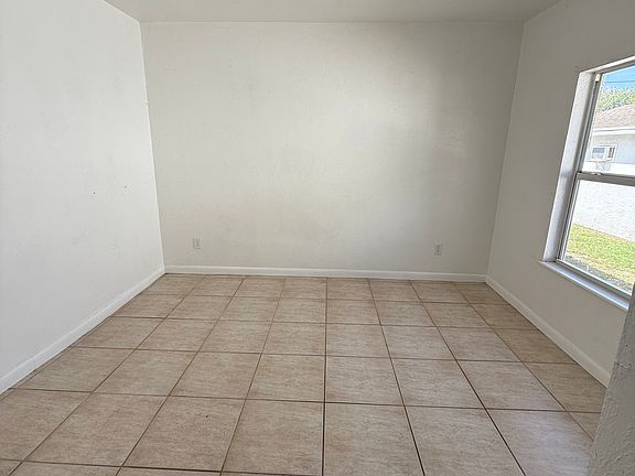 3rd image of 1290 Highlands Dr APT 2