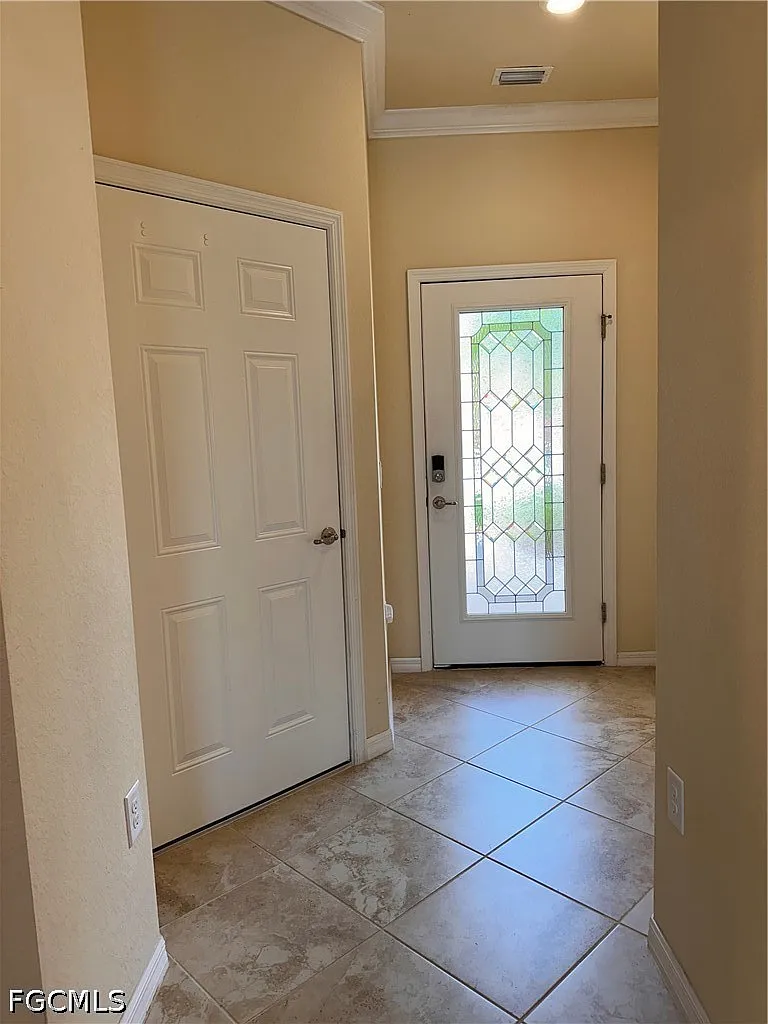 3 bed, 2.5 bath, 1942 sqft, $1,950 — Photo 3