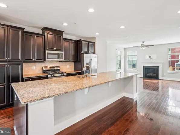 2365 Harmsworth Dr, Dumfries, VA 22026