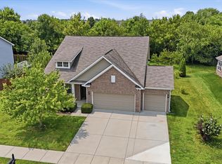 8922 N Springview Dr, McCordsville, IN 46055