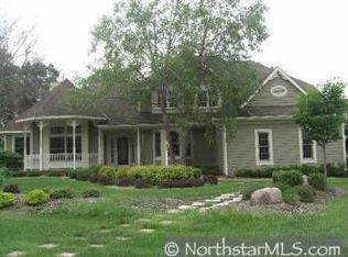 2438 Oakridge Ln E, Maplewood, MN 55119