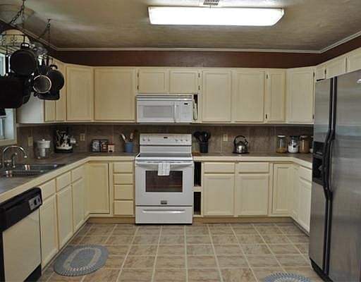 3rd image of 5626 Oak Hollow Cir