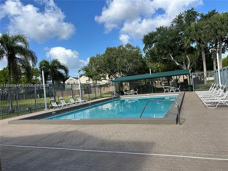 12370 SW 52nd Pl #Townhouse 12370 — Photo 40