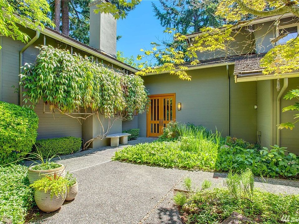 1st image of 8305 SE 82nd St