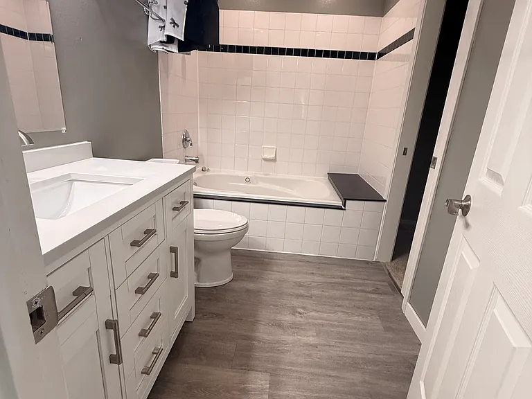 1828 Sturbridge Ct — Photo 1