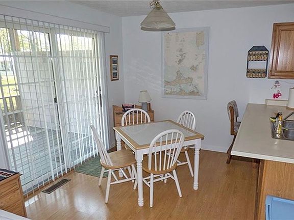 4th image of 111 W Lakeshore Dr Unit E