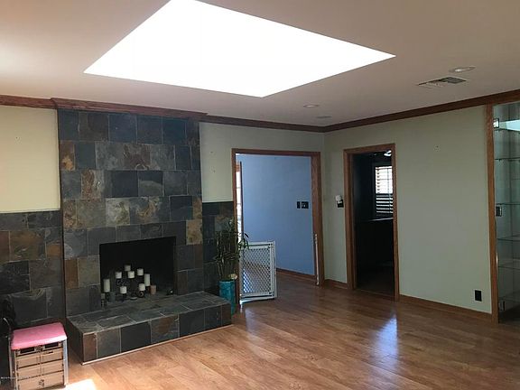 5th image of 10900 Whitegate Ave